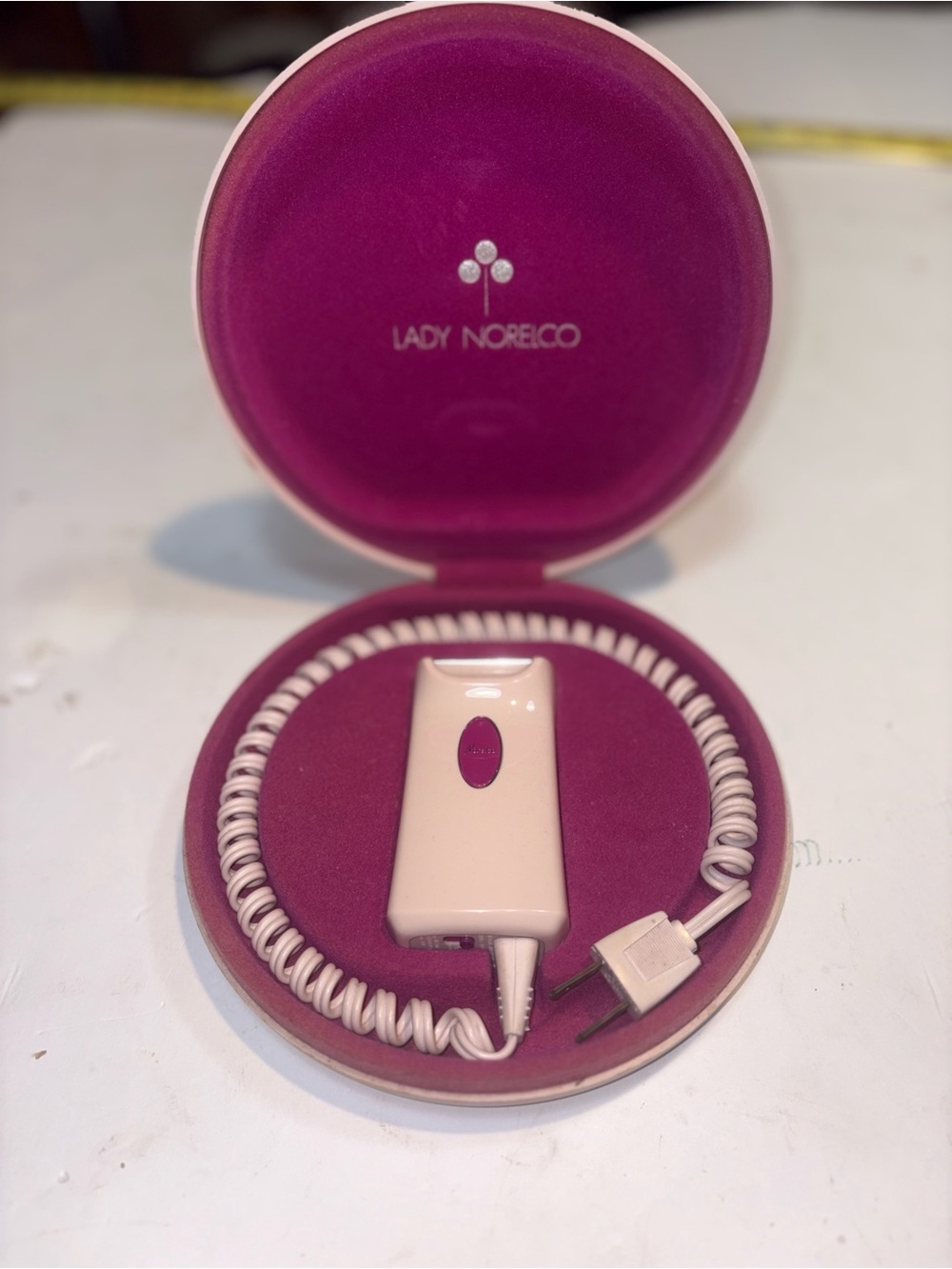 Lady Norelco Ladybug electric shaver 1960s 1970s round case